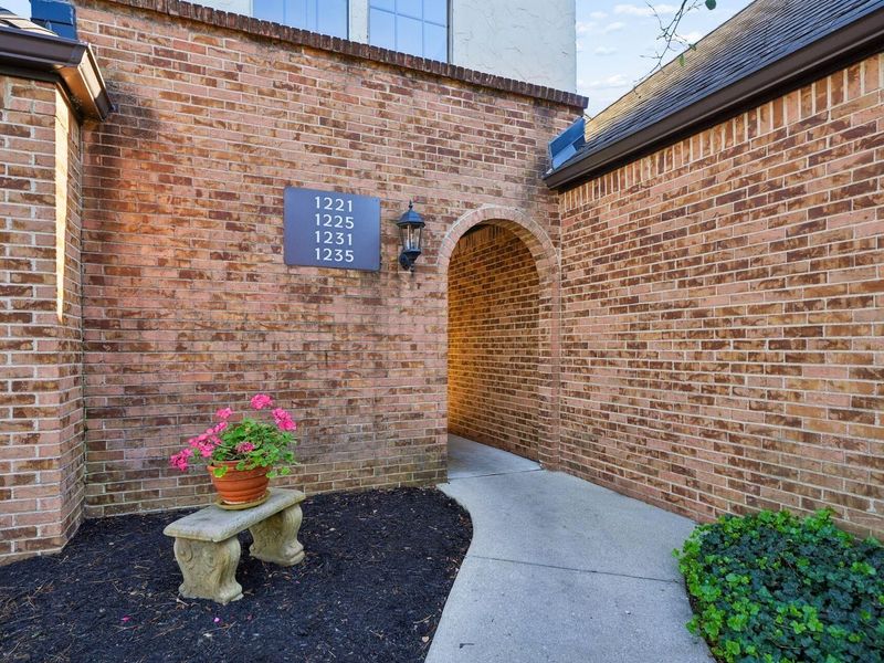 1221 Fountaine Drive, Columbus, OH 43221 Photo 5