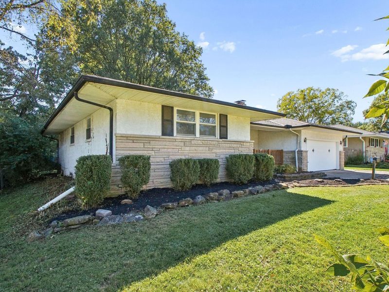 255 Hermitage Road, Columbus, OH 43230 Photo 2