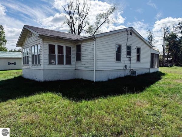 1650 Washington W, Farwell, MI 48622