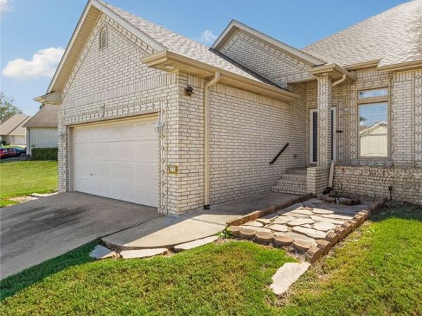 6179 Milliken Bend, Fayetteville, AR 72704