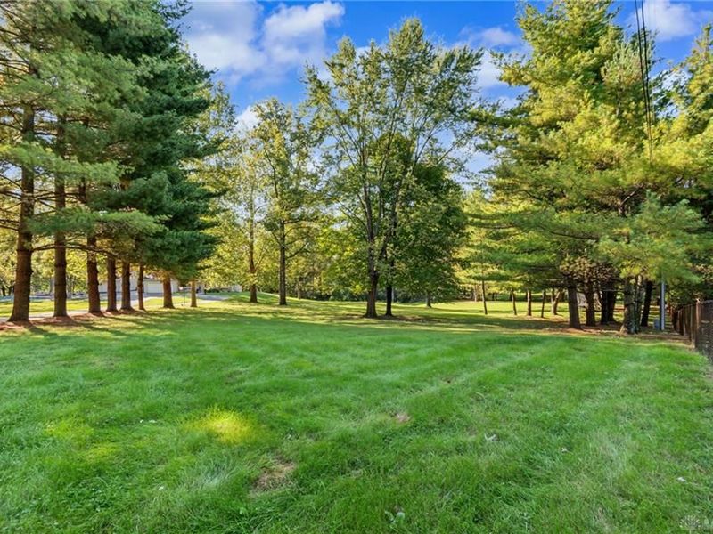 1464 Hilltop Road, Beavercreek Township, OH 45385 Photo 17