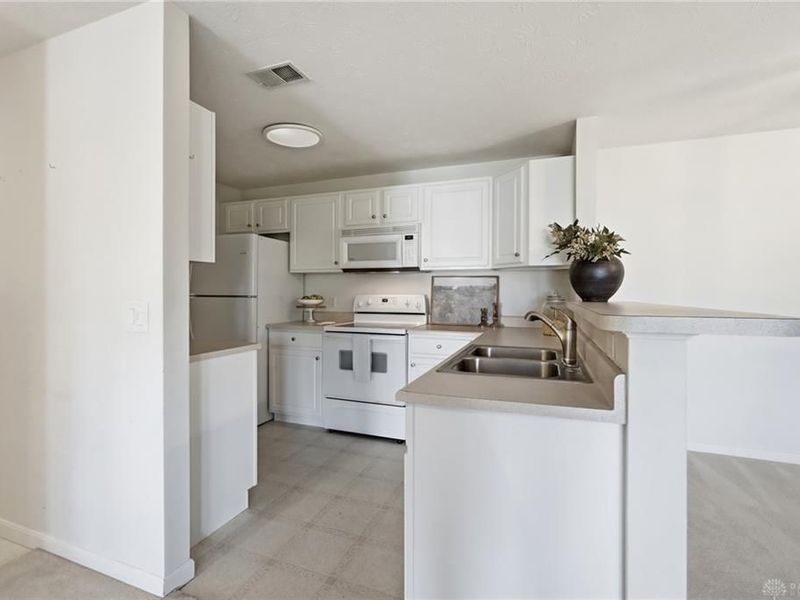 3045 Westminster Drive, Unit 207, Beavercreek, OH 45431 Photo 13