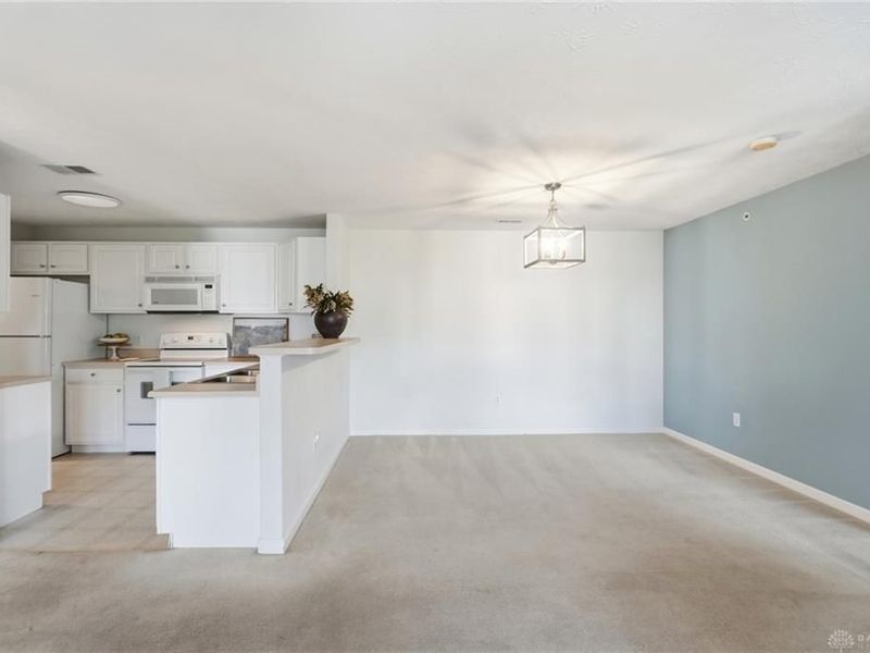 3045 Westminster Drive, Unit 207, Beavercreek, OH 45431 Photo 9