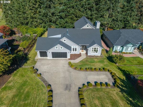 580 HOLLY AVE, Cottage Grove, OR 97424