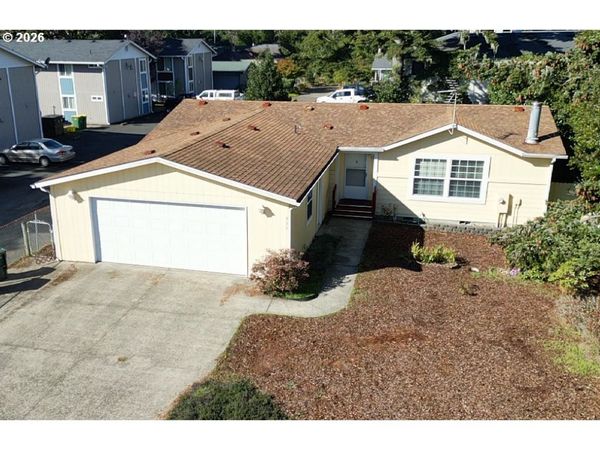 855 MAPLE ST, Florence, OR 97439