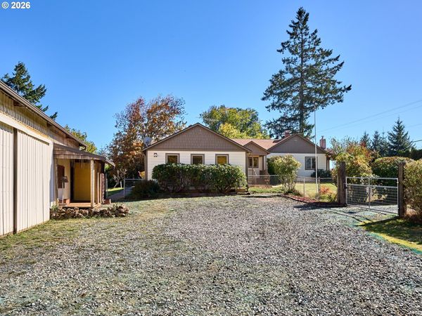 1060 SILVER FALLS NE DR, Silverton, OR 97381
