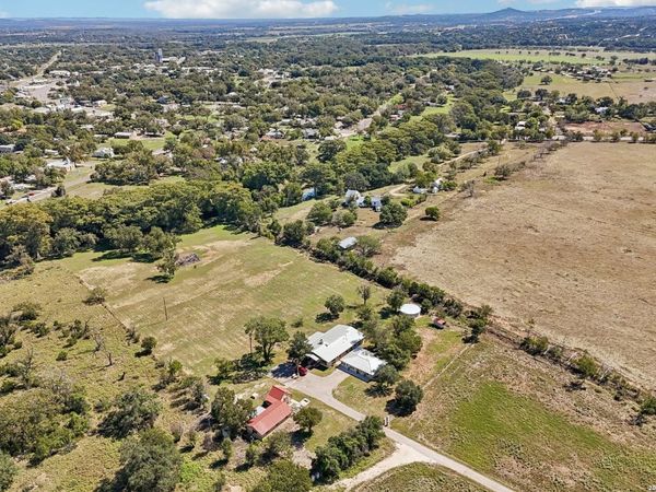 24 Edmiston Ln, Comfort, TX 78013