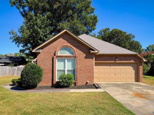 1961 E Brownstone, Decatur, AL 35603