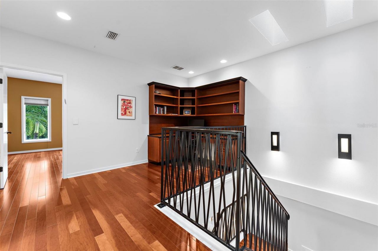 1685 Laurel Street, Unit 4, Sarasota, FL 34236 Photo