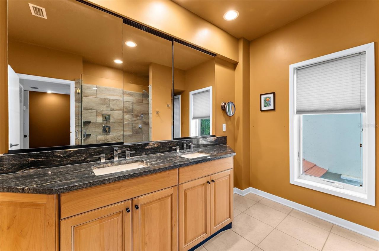 1685 Laurel Street, Unit 4, Sarasota, FL 34236 Photo