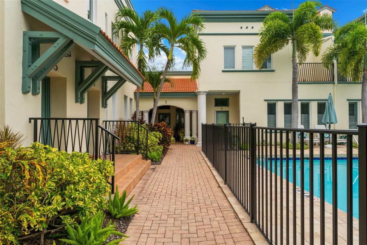 1685 Laurel Street, Unit 4, Sarasota, FL 34236 Photo