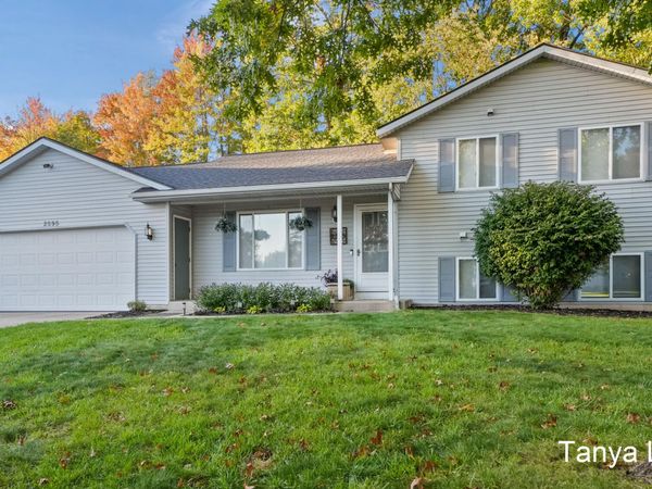 2595 Walker Woods Court NW, Grand Rapids, MI 49544