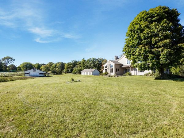 W344S3381 Moraine Hills Dr, Ottawa, WI 53118