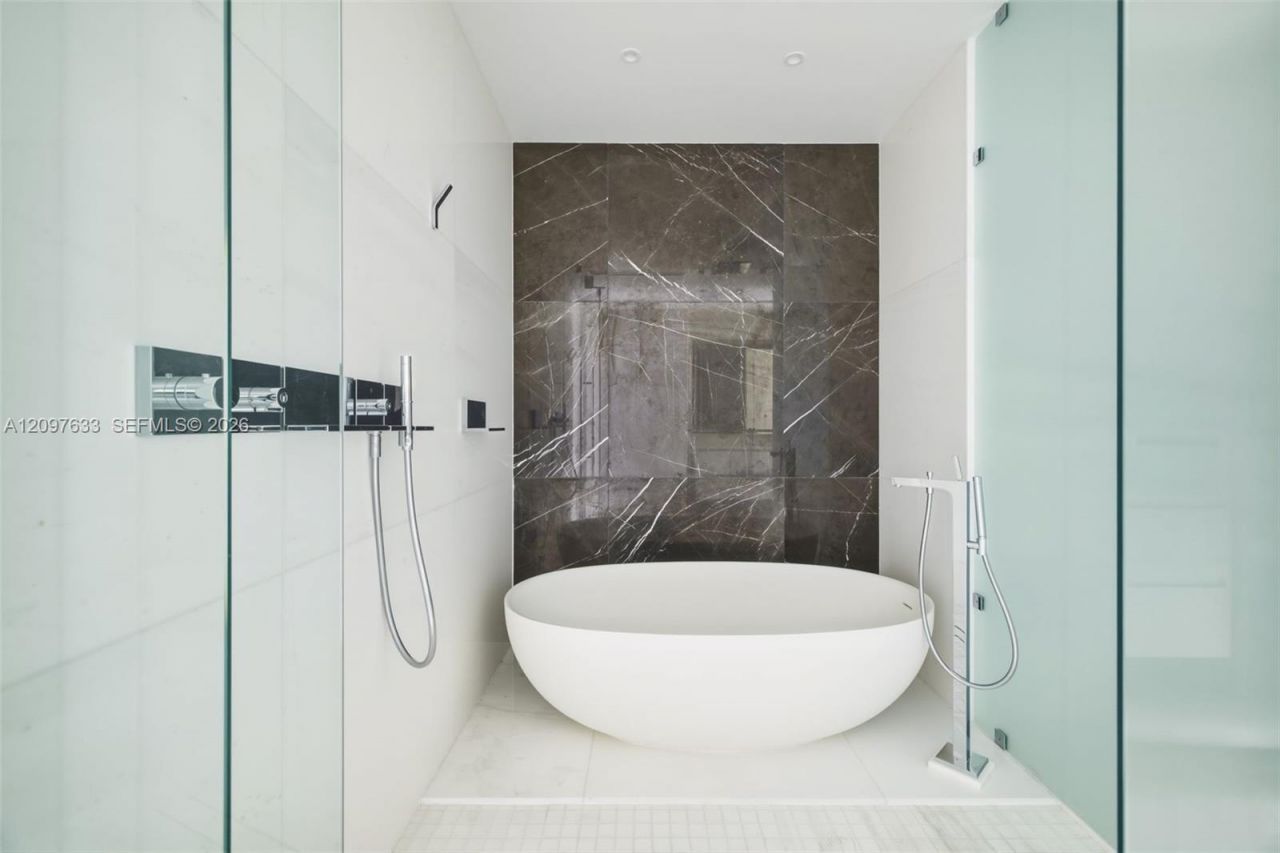300 Biscayne Boulevard Way , Unit 1709W, Miami, FL 33131 Photo