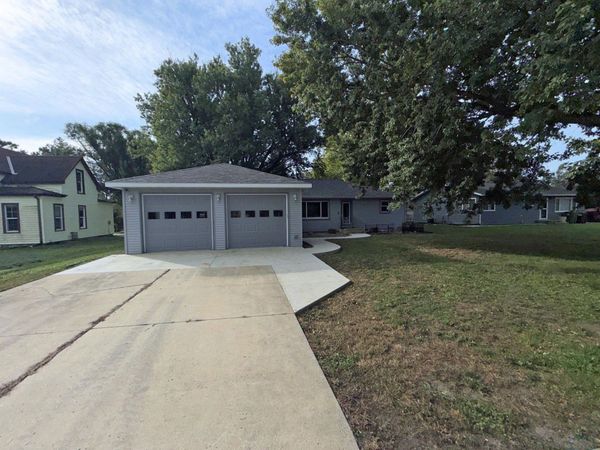 1816 E 9th Street, Sheldon, IA 51201