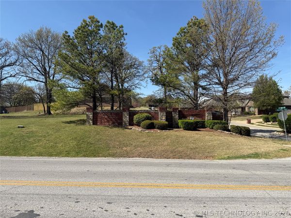1302 N Old North Place , Sand Springs, OK 74063