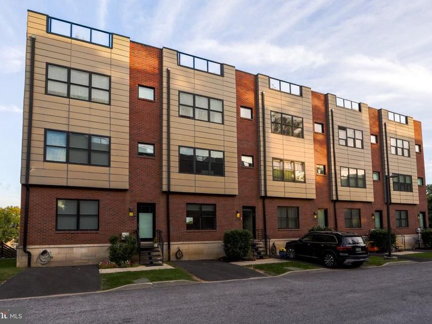 7014 Pipers Glen Way, Philadelphia, PA 19119 Main Photo