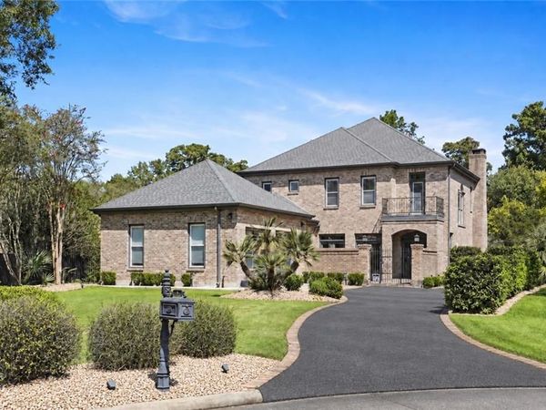4 ANNANDALE Court, New Orleans, LA 70131