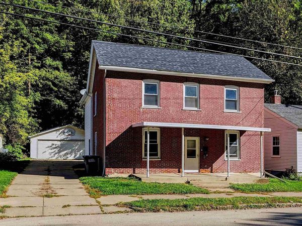 825 W Locust Street, Dubuque, IA 52001