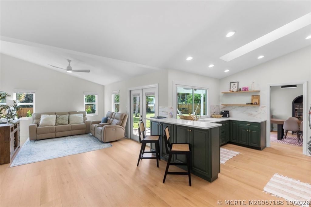 4811 NE Savannah Road , Jensen Beach, FL 34957 Photo