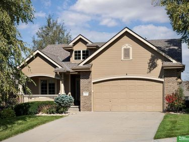 19218 Pasadena Circle, Omaha, NE 68130