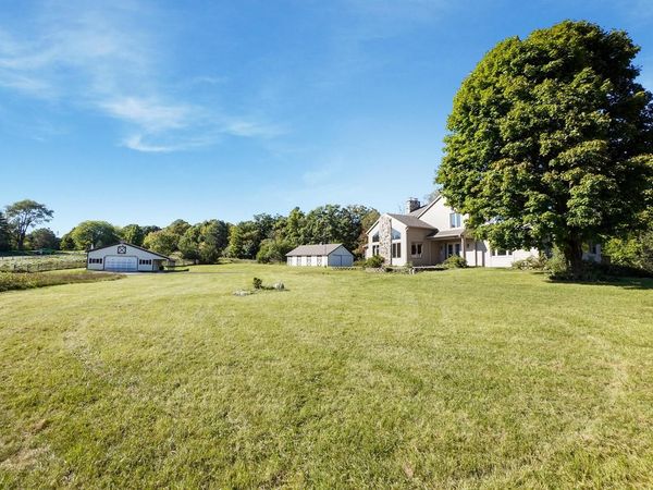 W344S3381 Moraine Hills DRIVE, Dousman, WI 53118