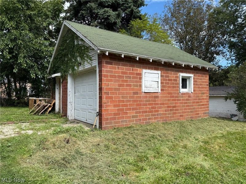 320 W Market Street, Alliance, OH 44601 Photo 9