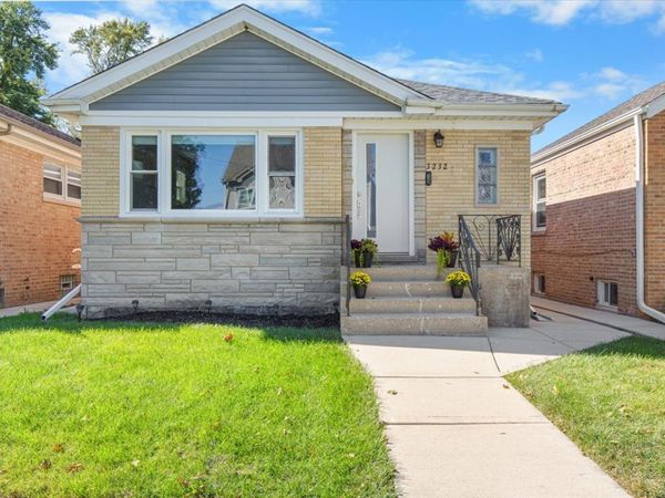 3232 N Oleander Avenue , Chicago, IL 60634