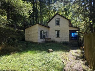 302 Harpertown Road, Elkins, WV 26241