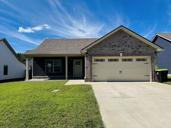 425 Irish Hills Dr , Clarksville, TN 37042