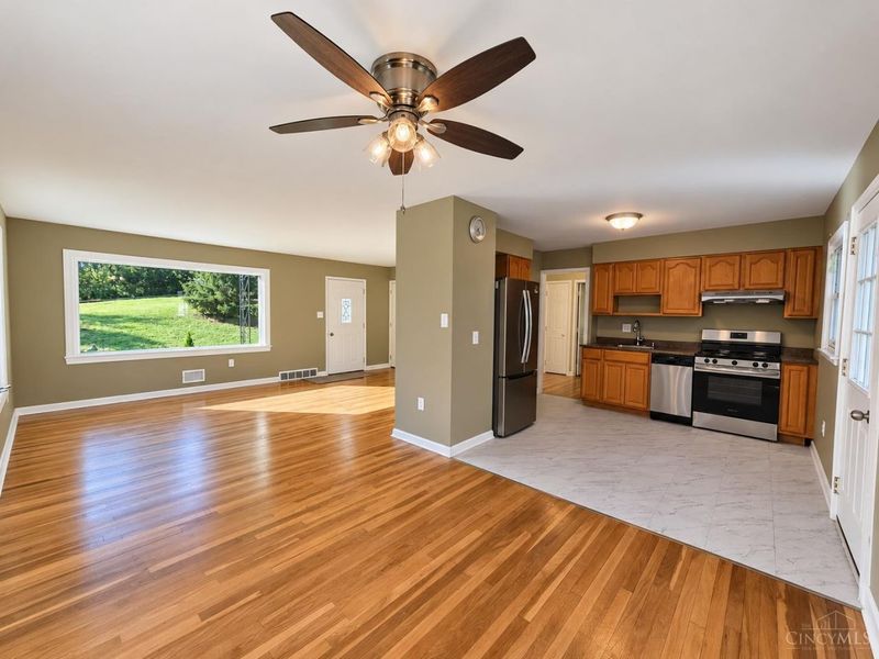 9770 Playtime Lane, Springfield Township, OH 45231 Photo 3