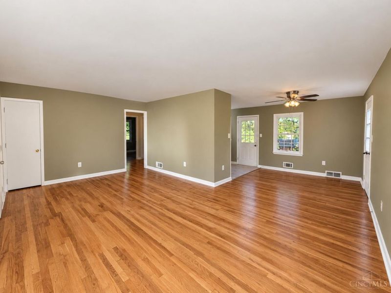 9770 Playtime Lane, Springfield Township, OH 45231 Photo 4