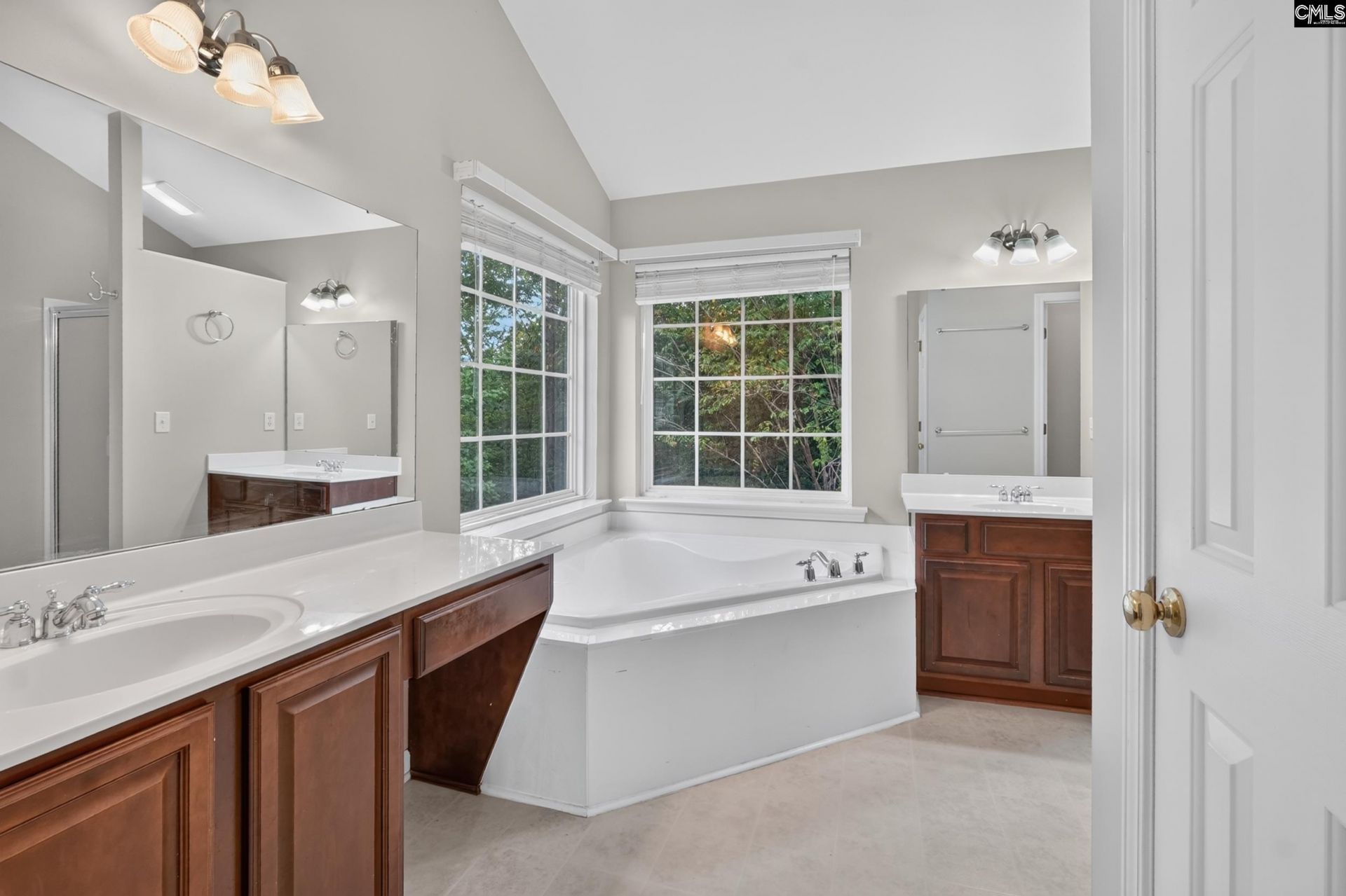 246 Bowmore Drive W Photo 31