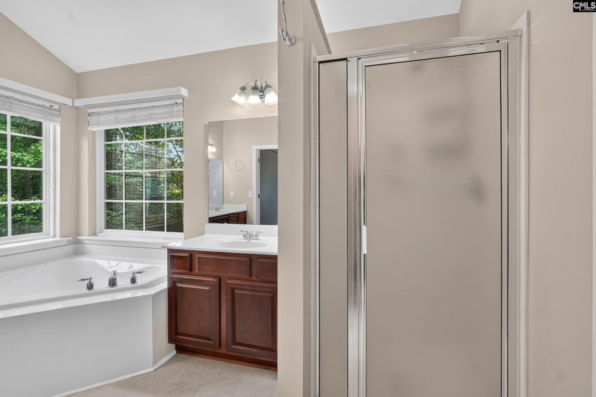 246 Bowmore Drive W Photo 32