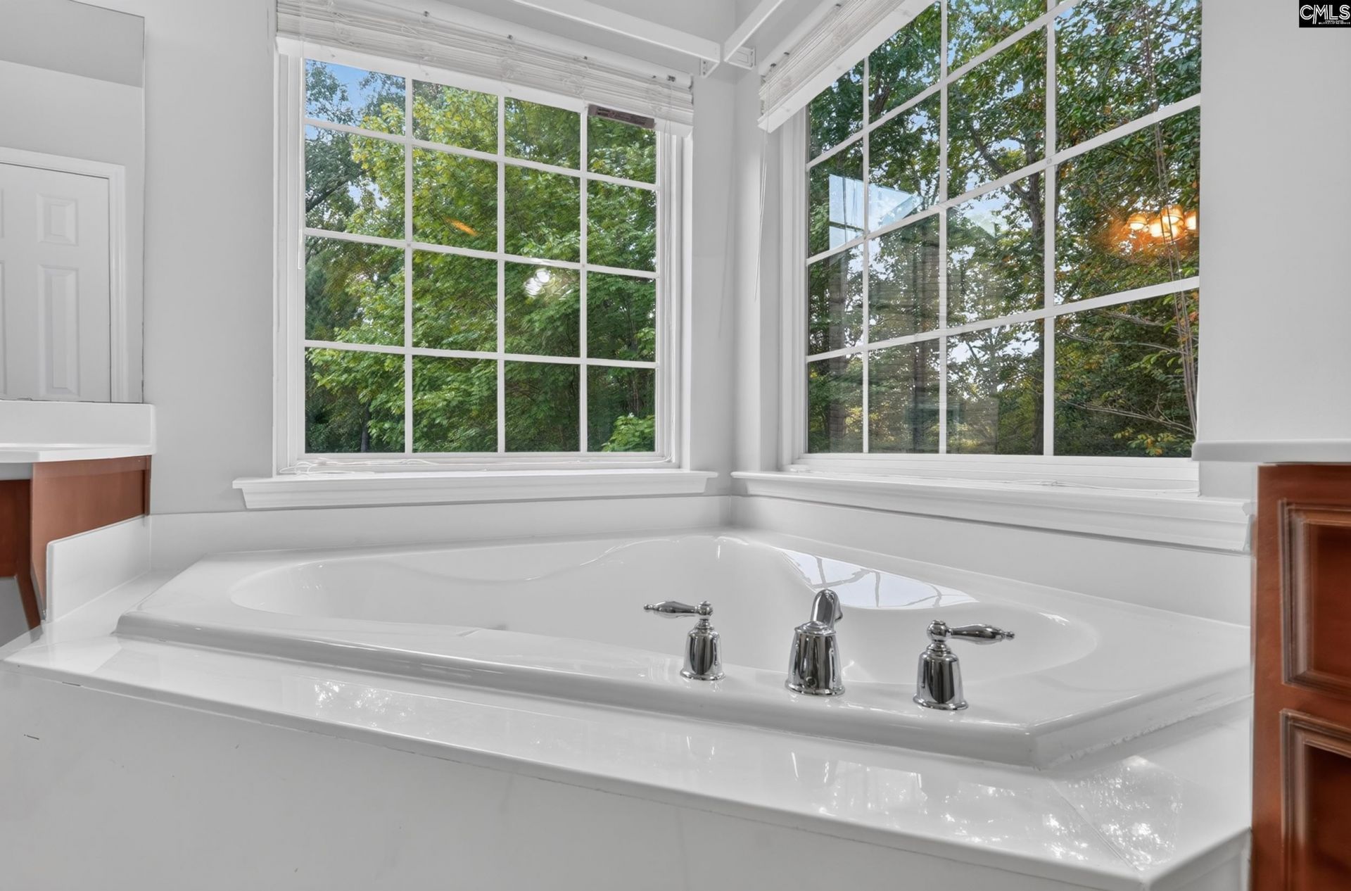 246 Bowmore Drive W Photo 33