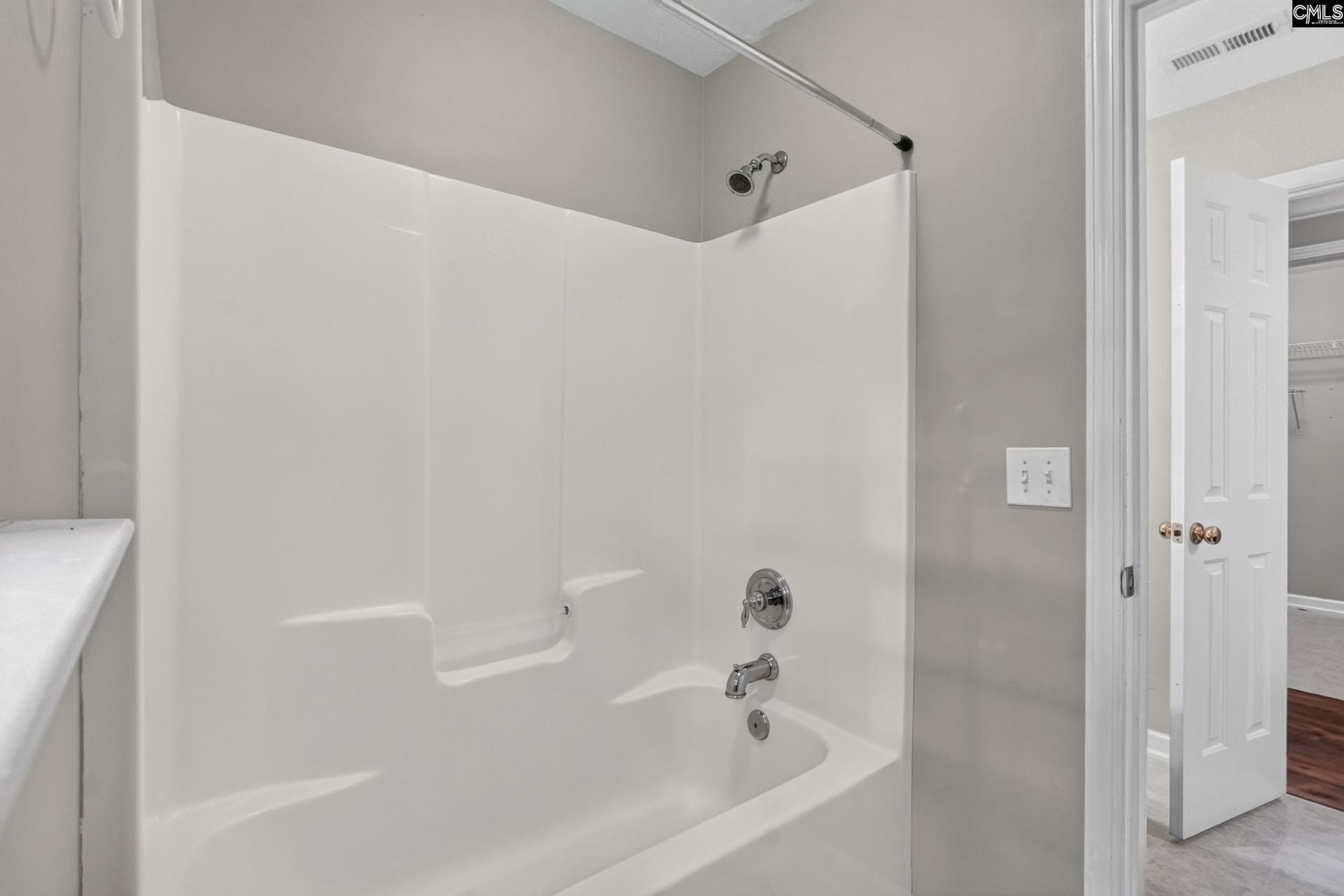 246 Bowmore Drive W Photo 40