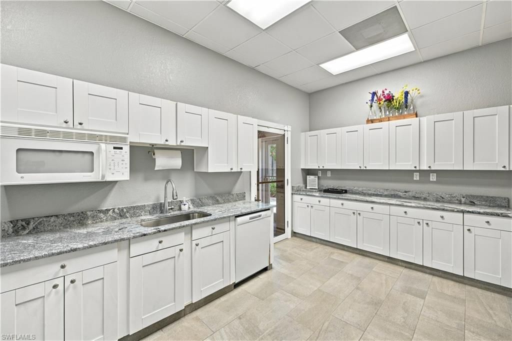 5660 Northboro Dr , Unit 202, Naples, FL 34110 Photo