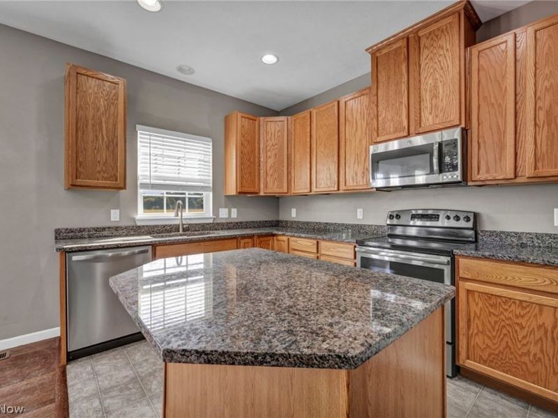 9092 Stonegate Circle, North Ridgeville, OH 44039 Photo 6