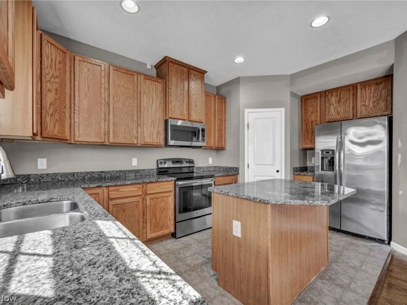 9092 Stonegate Circle, North Ridgeville, OH 44039 Photo 7