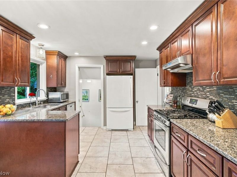 28550 Pike Drive, Orange, OH 44022 Photo 10