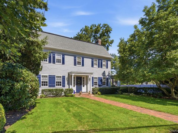 75 Dewey Street , Huntington, NY 11743