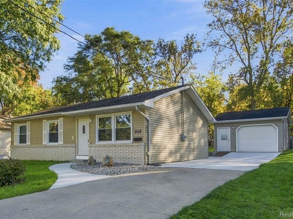 908 N East Street, Fenton, Mi 48430