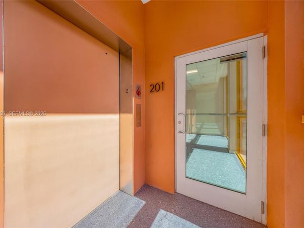 123 NW 14th St , Unit 201, Miami, FL 33136
