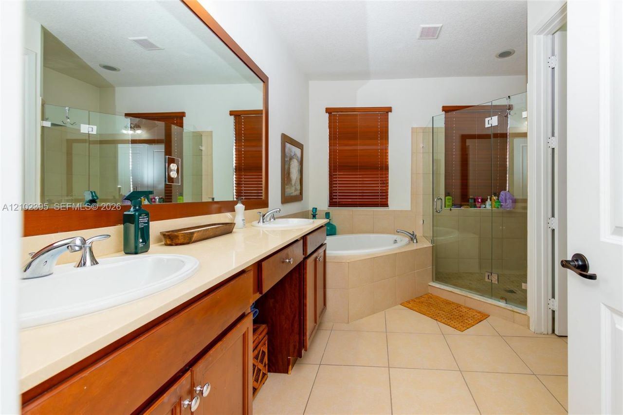 3302 W 97th Ter , Hialeah, FL 33018 Photo