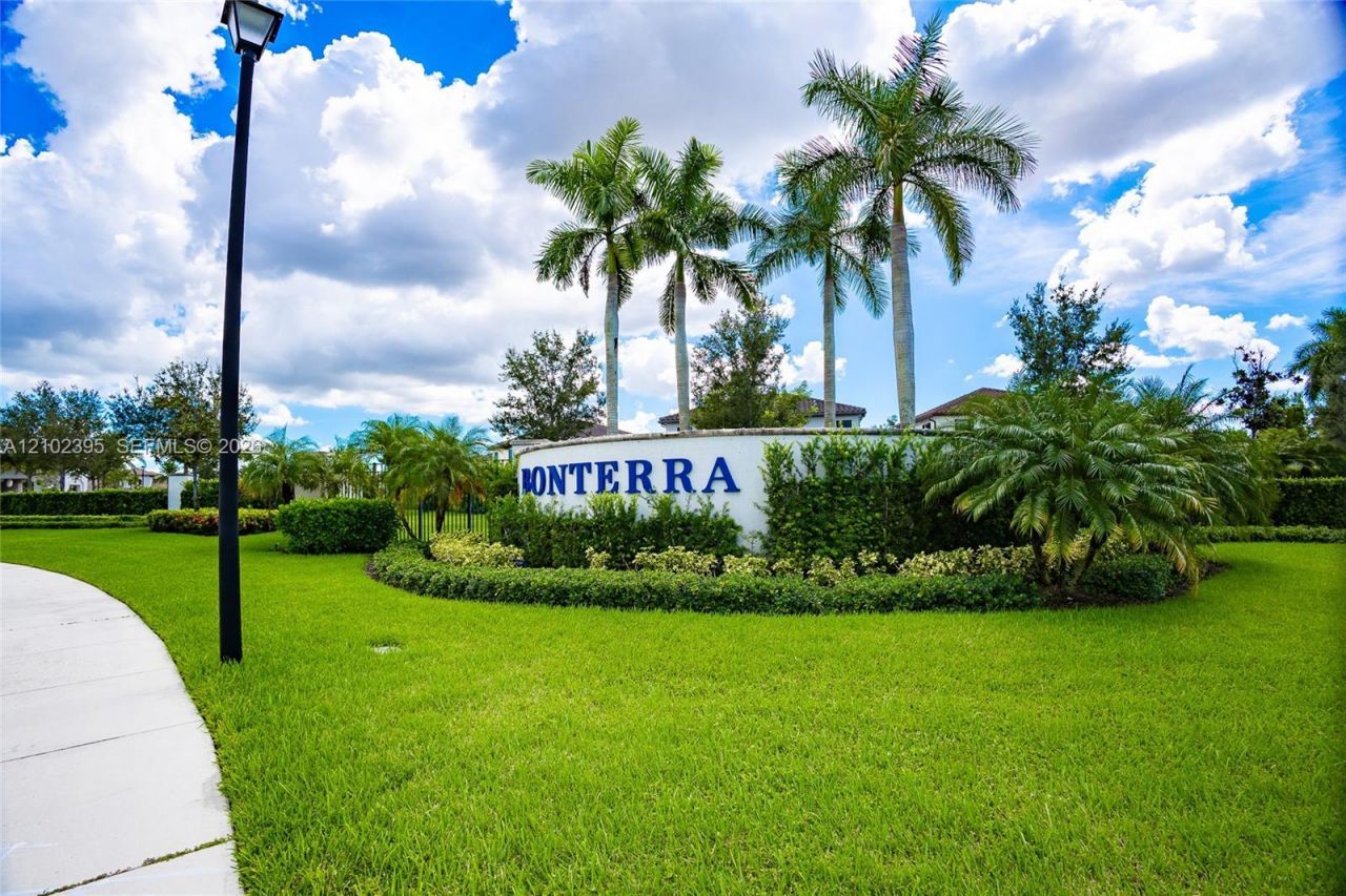 3302 W 97th Ter , Hialeah, FL 33018 Photo