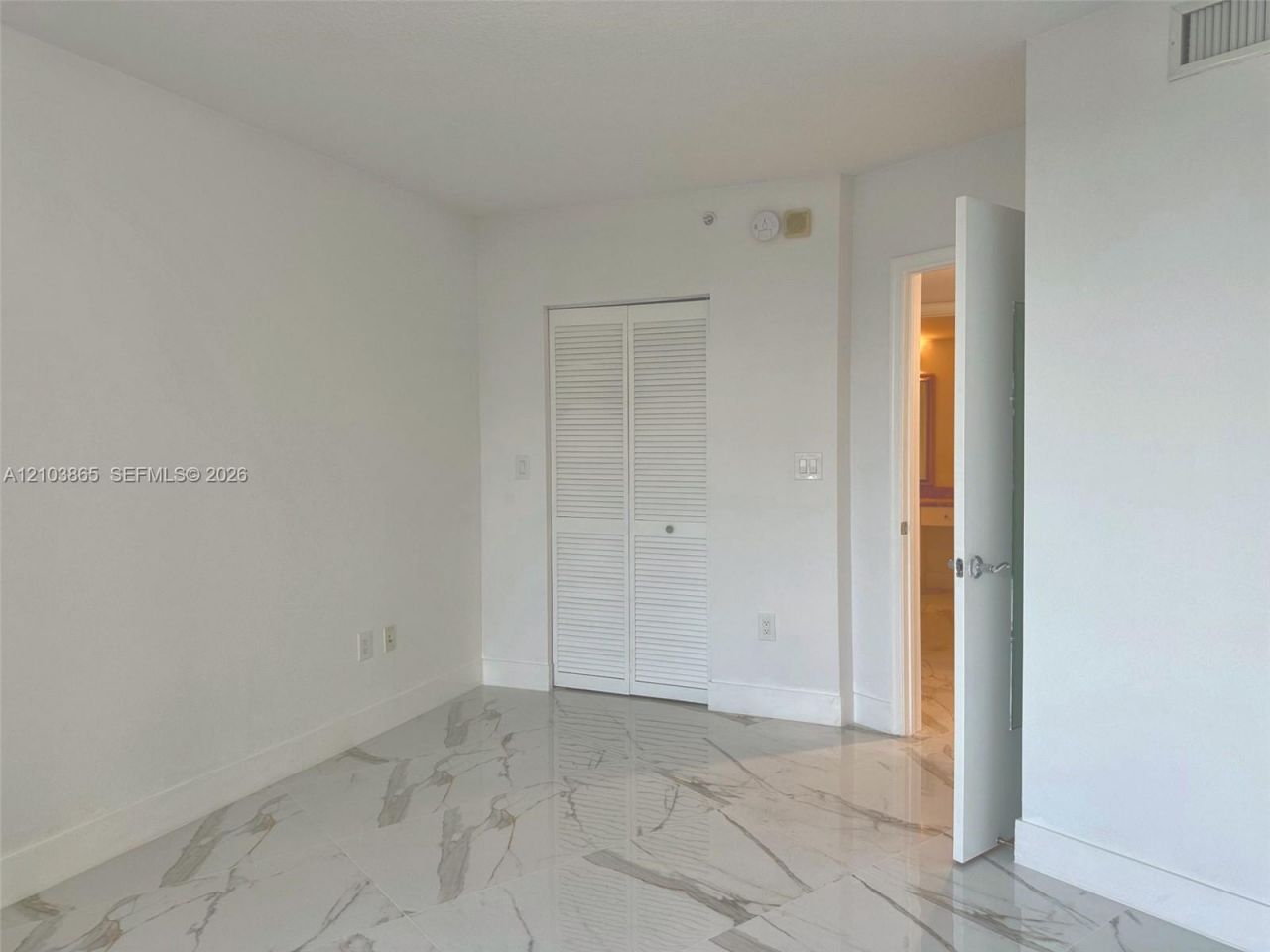 19501 W Country Club Dr , Unit 406, Aventura, FL 33180 Photo