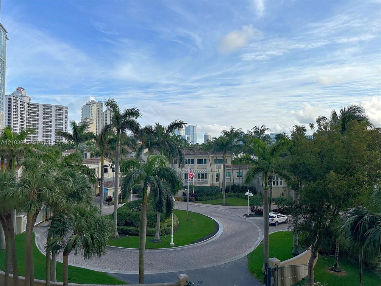 19501 W Country Club Dr , Unit 406, Aventura, FL 33180 Photo