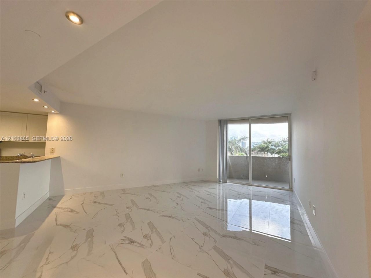 19501 W Country Club Dr , Unit 406, Aventura, FL 33180 Photo