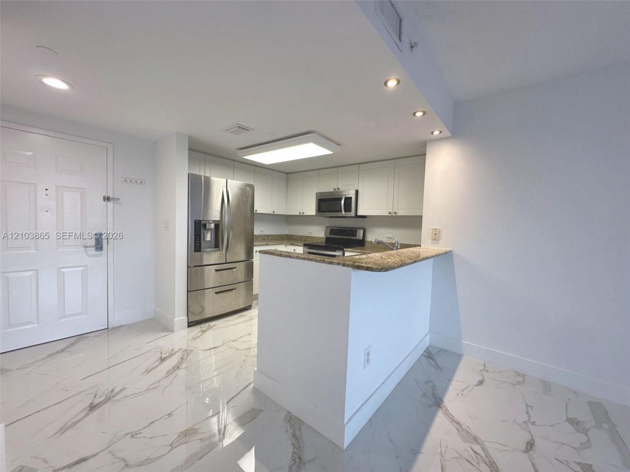 19501 W Country Club Dr , Unit 406, Aventura, FL 33180 Photo