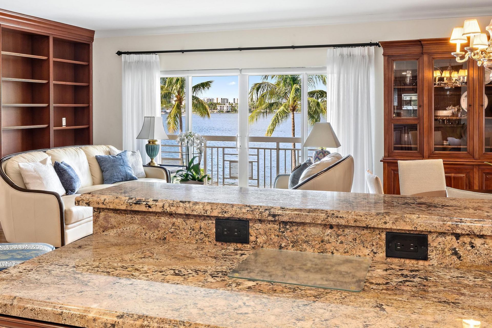 250 Bradley Place, Unit 408, Palm Beach, FL 33480 Photo